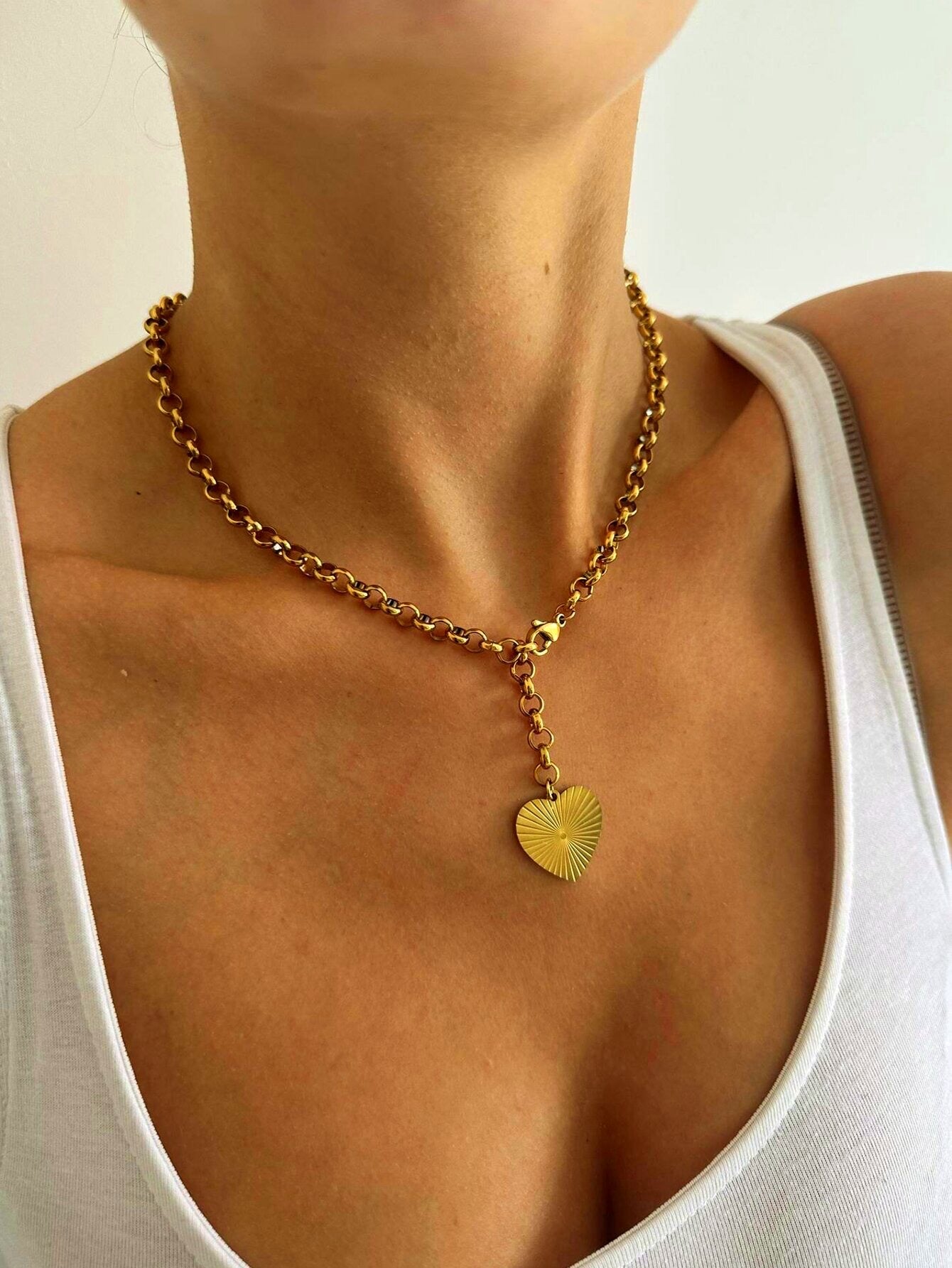 COLLAR NUDE