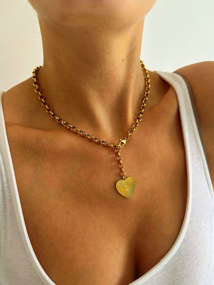 COLLAR NUDE