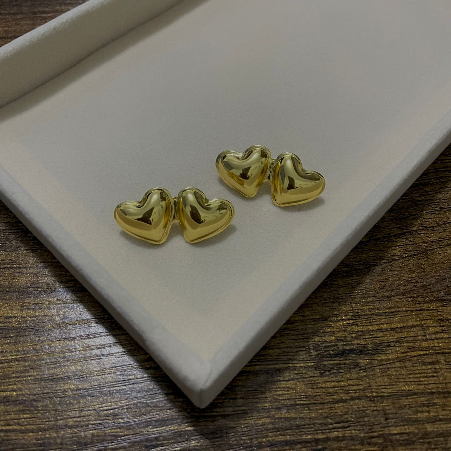 ARETES LOVE LOVE